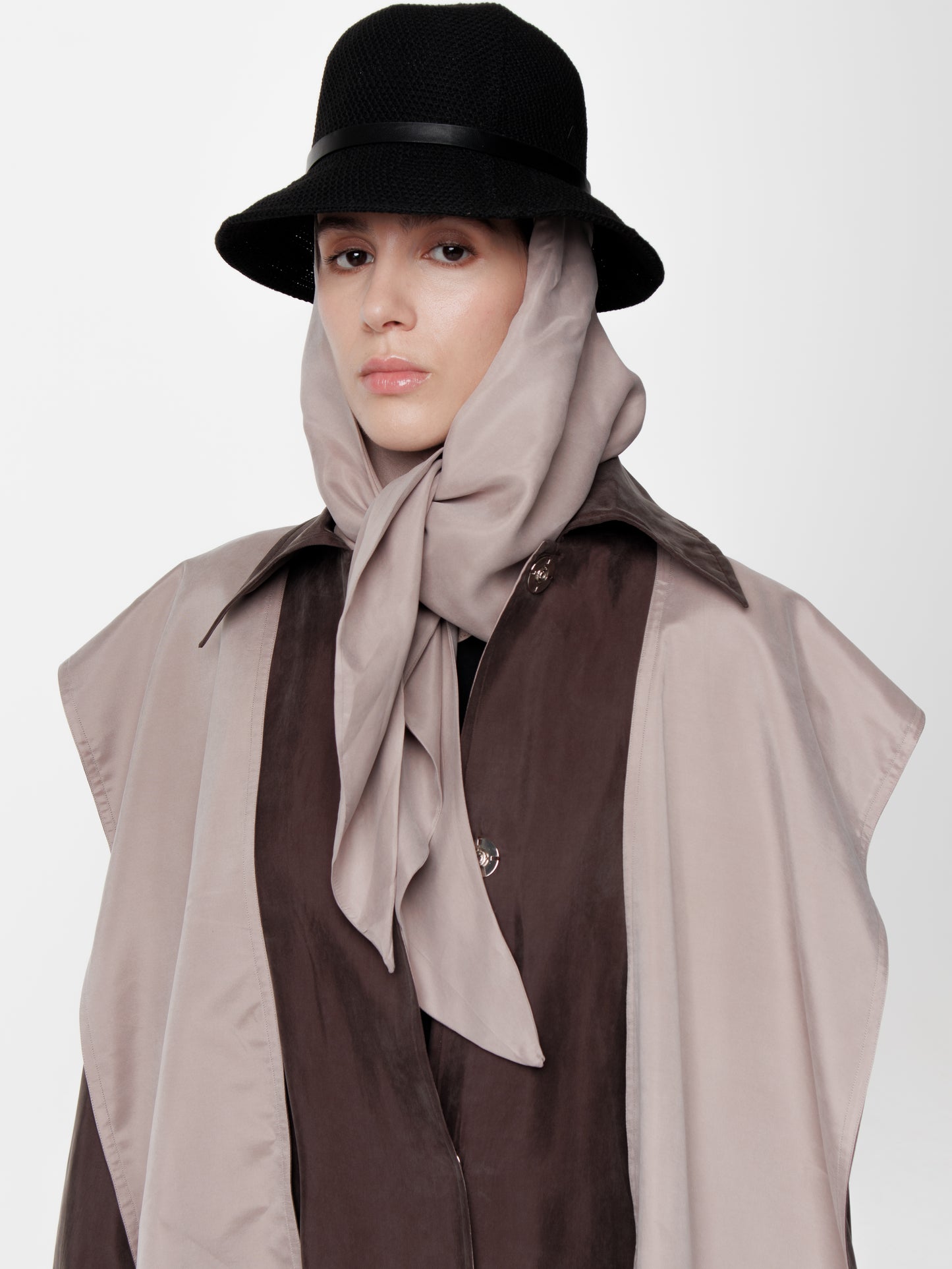 Hooded Contrasted Trenchcoat Abaya