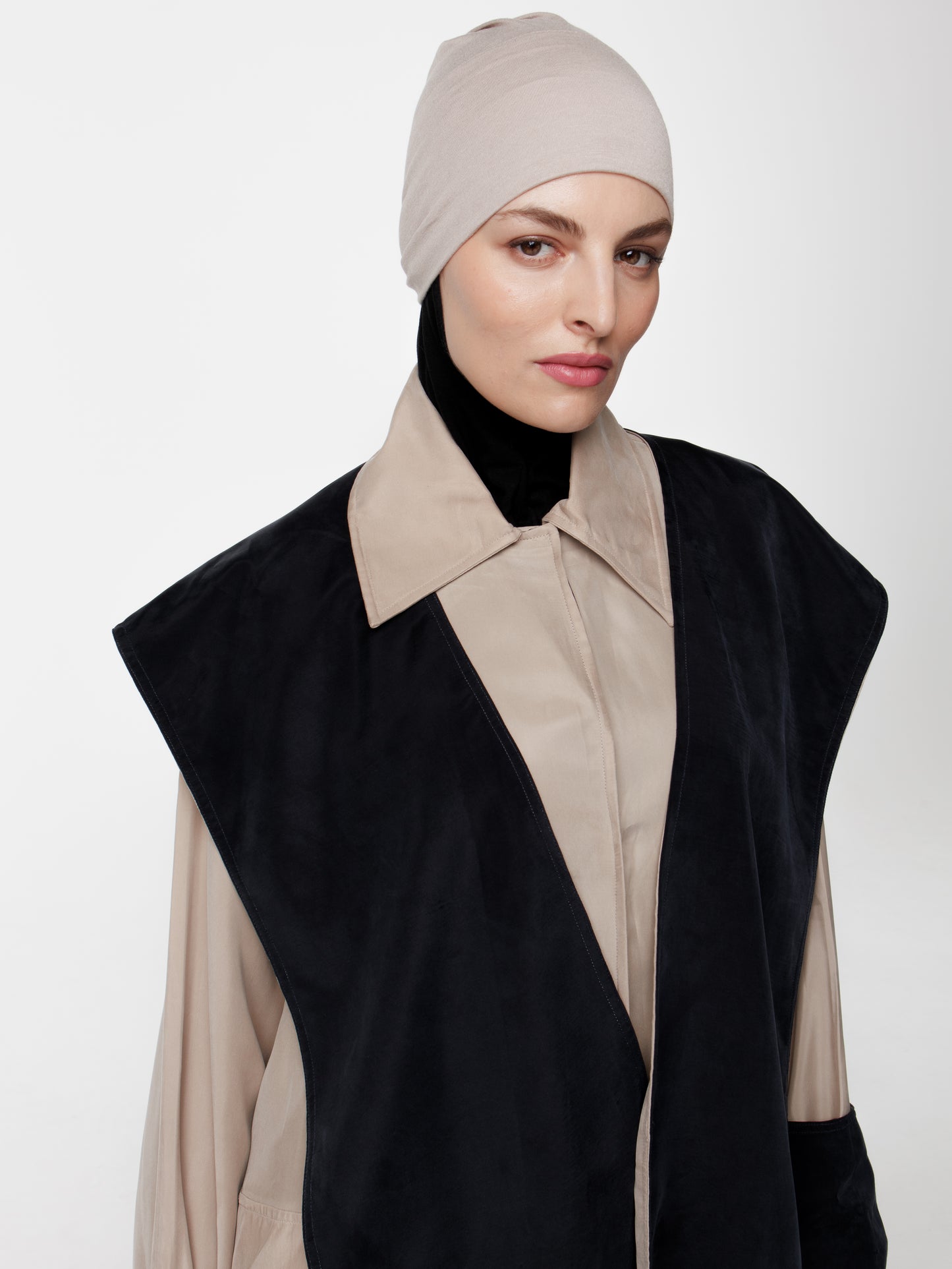 Hooded Contrasted Trenchcoat Abaya